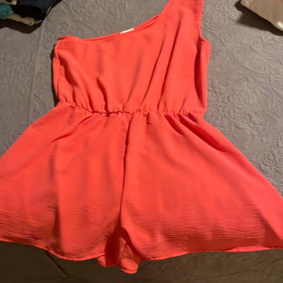 Coral shorts romper - Picture 1 of 3